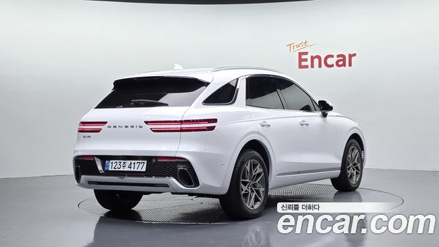 Genesis GV70 2023 — photo 2