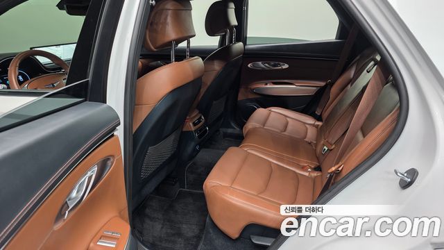 Genesis GV70 2023 — photo 18
