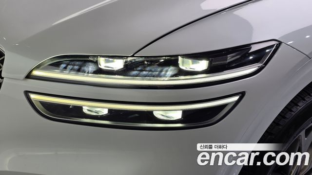 Genesis GV70 2023 — photo 8