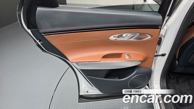 Genesis GV70 2023 — photo 15
