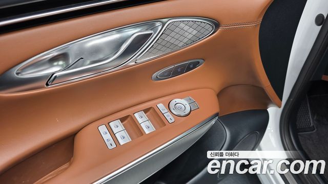 Genesis GV70 2023 — photo 27