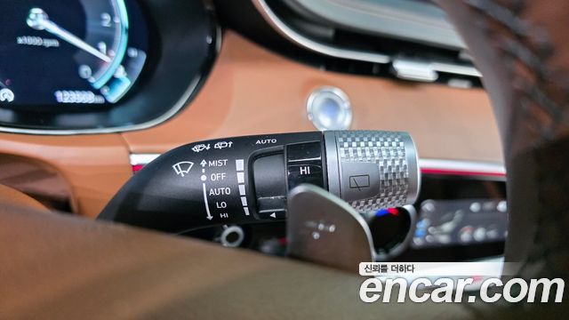 Genesis GV70 2023 — photo 28