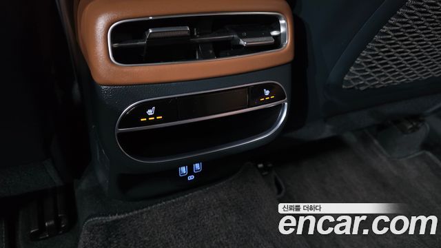 Genesis GV70 2023 — photo 31