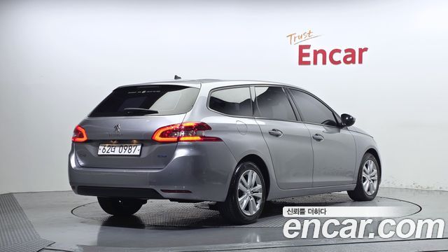 Peugeot 308 2015 — photo 2