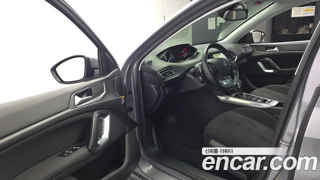 Peugeot 308 2015 — photo 10