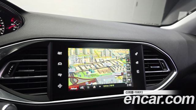 Peugeot 308 2015 — photo 15