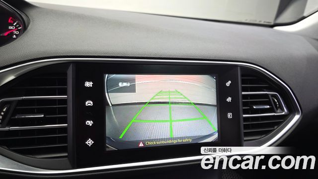 Peugeot 308 2015 — photo 16