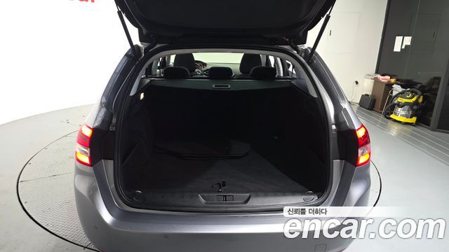 Peugeot 308 2015 — photo 20