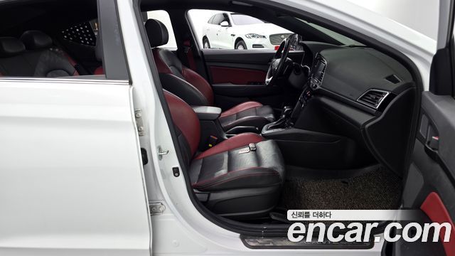 Hyundai AVANTE 2017 — photo 10