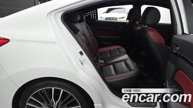 Hyundai AVANTE 2017 — photo 12