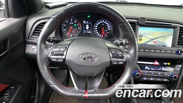 Hyundai AVANTE 2017 — photo 13
