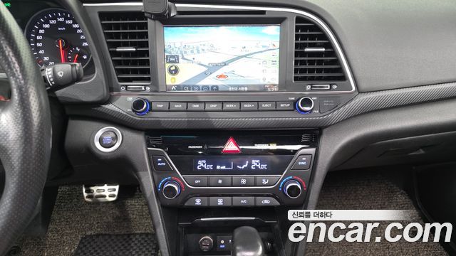 Hyundai AVANTE 2017 — photo 14