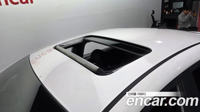 Hyundai AVANTE 2017 — photo 19
