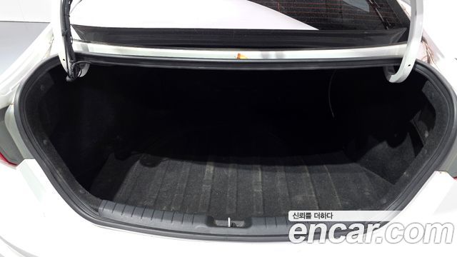 Hyundai AVANTE 2017 — photo 20