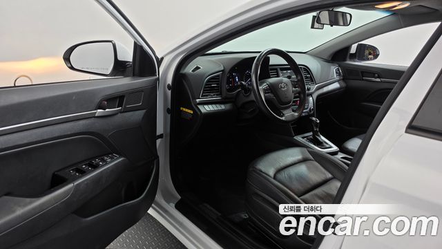 Hyundai AVANTE 2016 — photo 13