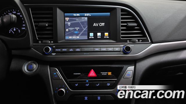 Hyundai AVANTE 2016 — photo 19