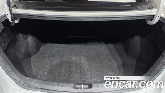 Hyundai AVANTE 2016 — photo 24