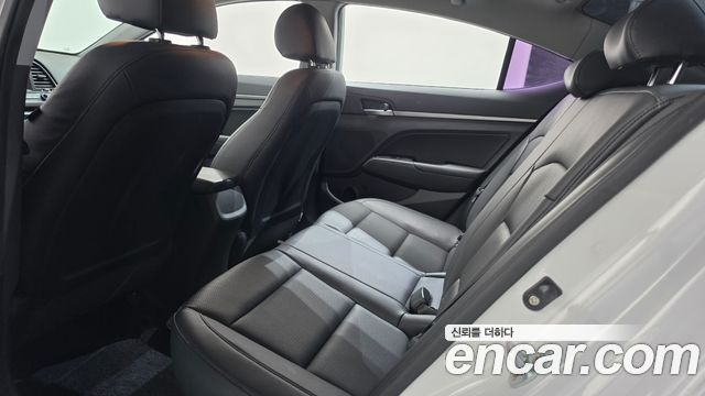 Hyundai AVANTE 2016 — photo 25