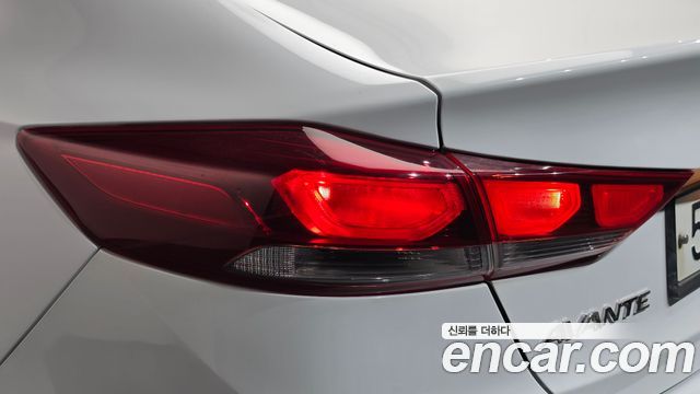 Hyundai AVANTE 2016 — photo 9