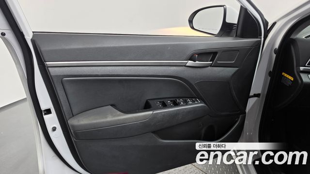 Hyundai AVANTE 2016 — photo 14