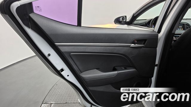 Hyundai AVANTE 2016 — photo 15