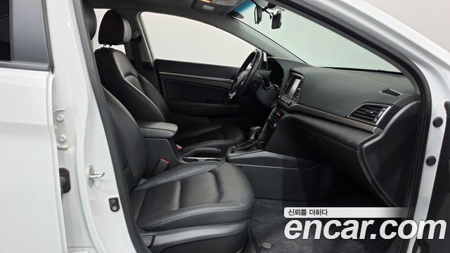 Hyundai AVANTE 2016 — photo 16