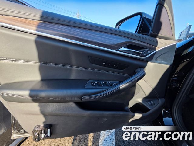 BMW 5-Series 2018 — photo 4
