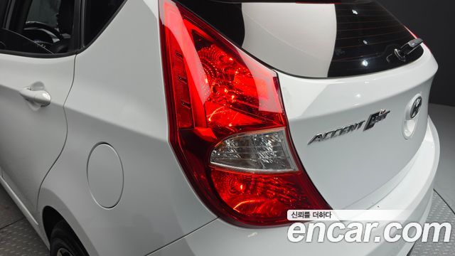 Hyundai Accent 2017 — photo 9