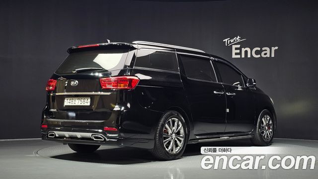 Kia Canival 2019 — photo 2