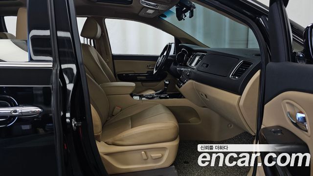 Kia Canival 2019 — photo 17