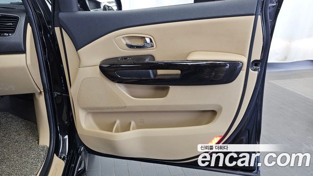 Kia Canival 2019 — photo 15