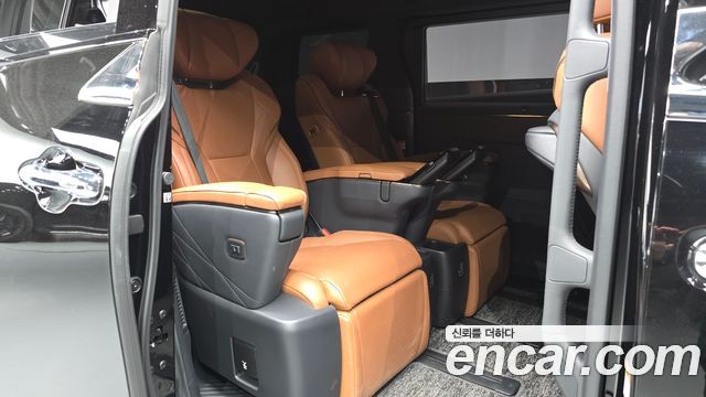 Toyota Alphard 2024 — photo 17