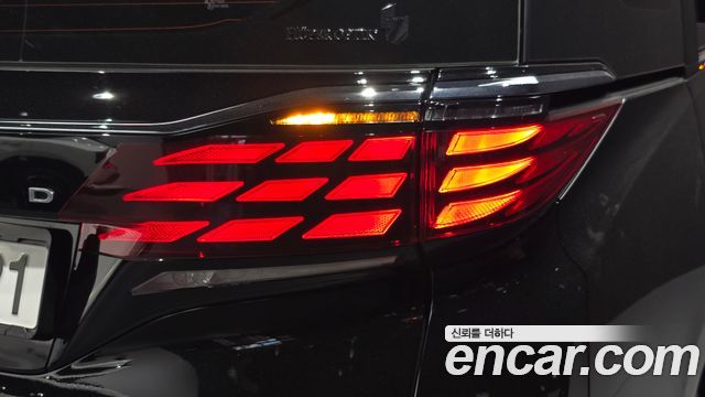 Toyota Alphard 2024 — photo 9