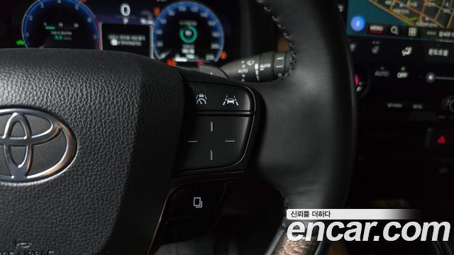Toyota Alphard 2024 — photo 31