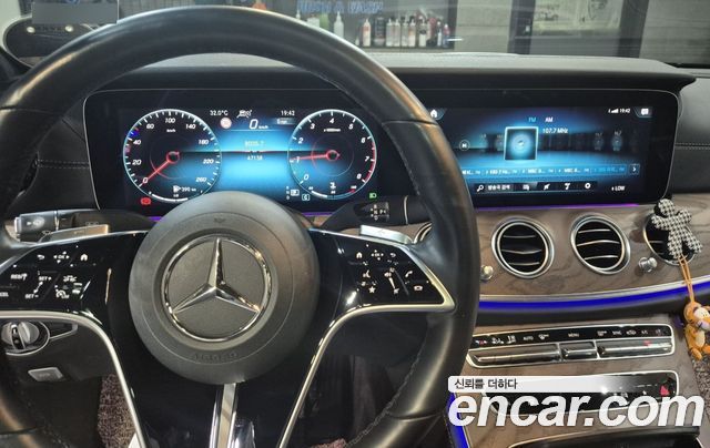Mercedes-Benz E-Class 2022 — photo 3