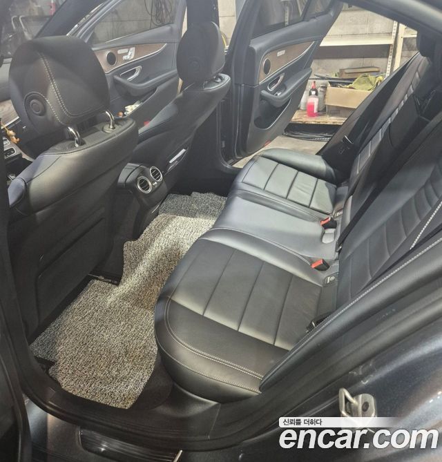 Mercedes-Benz E-Class 2022 — photo 4