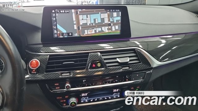 BMW 5-Series 2017 — photo 10