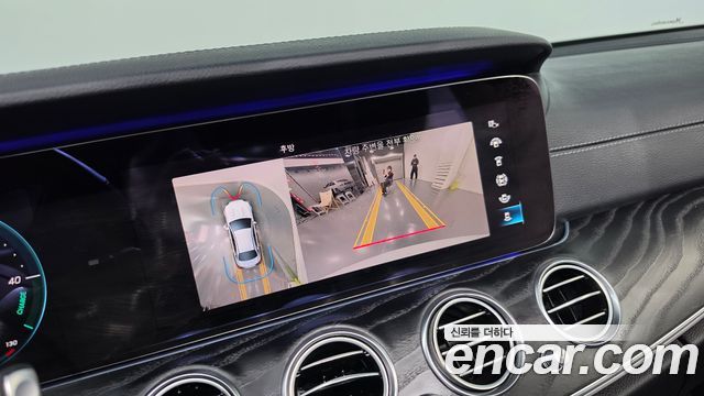 Mercedes-Benz E-Class 2021 — photo 19