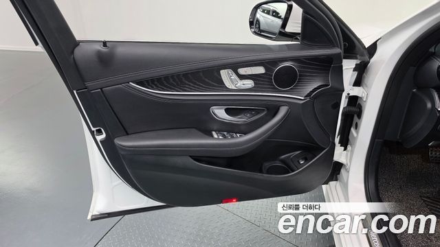 Mercedes-Benz E-Class 2021 — photo 14