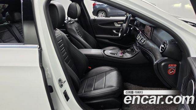 Mercedes-Benz E-Class 2021 — photo 16