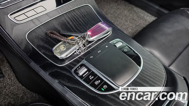 Mercedes-Benz E-Class 2021 — photo 28