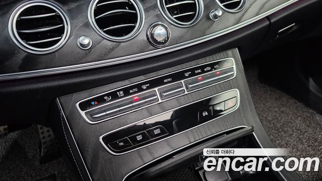 Mercedes-Benz E-Class 2021 — photo 29