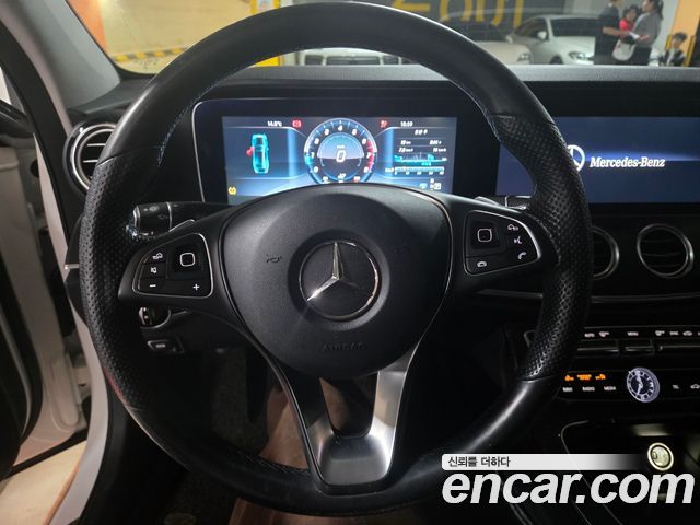 Mercedes-Benz E-Class 2017 — photo 8