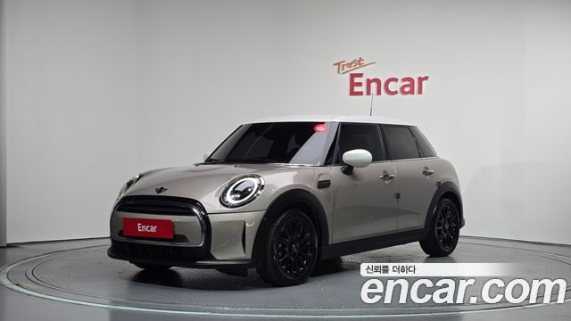 Mini Cooper 2024 — photo 1