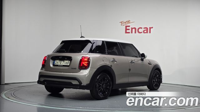 Mini Cooper 2024 — photo 2