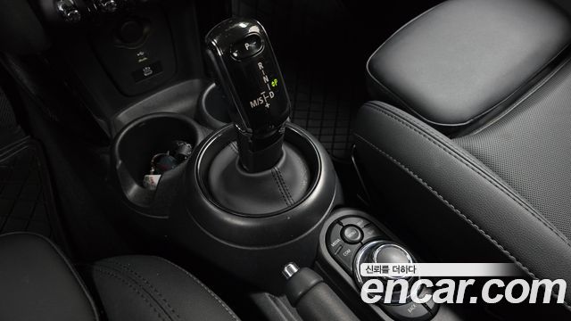 Mini Cooper 2024 — photo 12