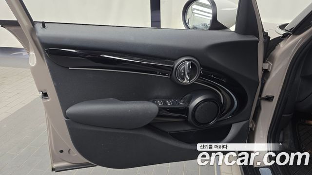 Mini Cooper 2024 — photo 14