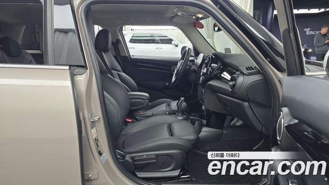 Mini Cooper 2024 — photo 16