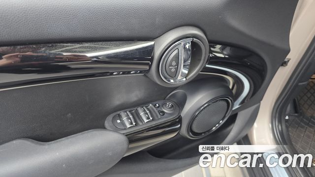 Mini Cooper 2024 — photo 27
