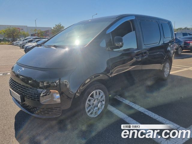 Hyundai Staria 2023 — photo 1